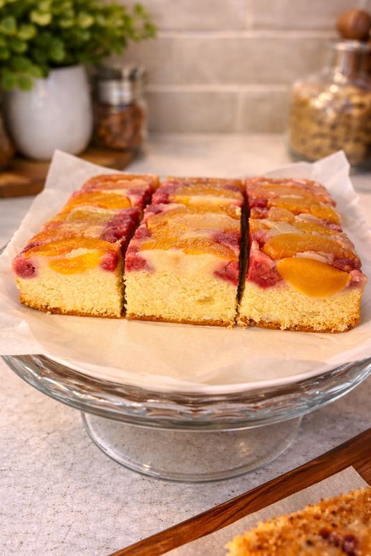 Peach &amp; Raspberry Traybake