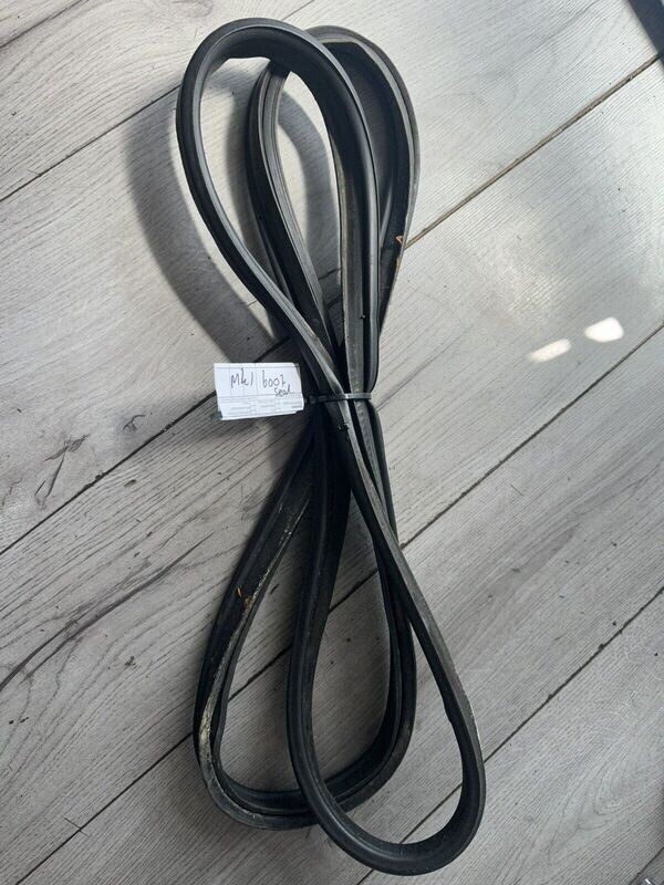 Mazda MX5 MK1 Eunos Boot Rubber Seal in Black