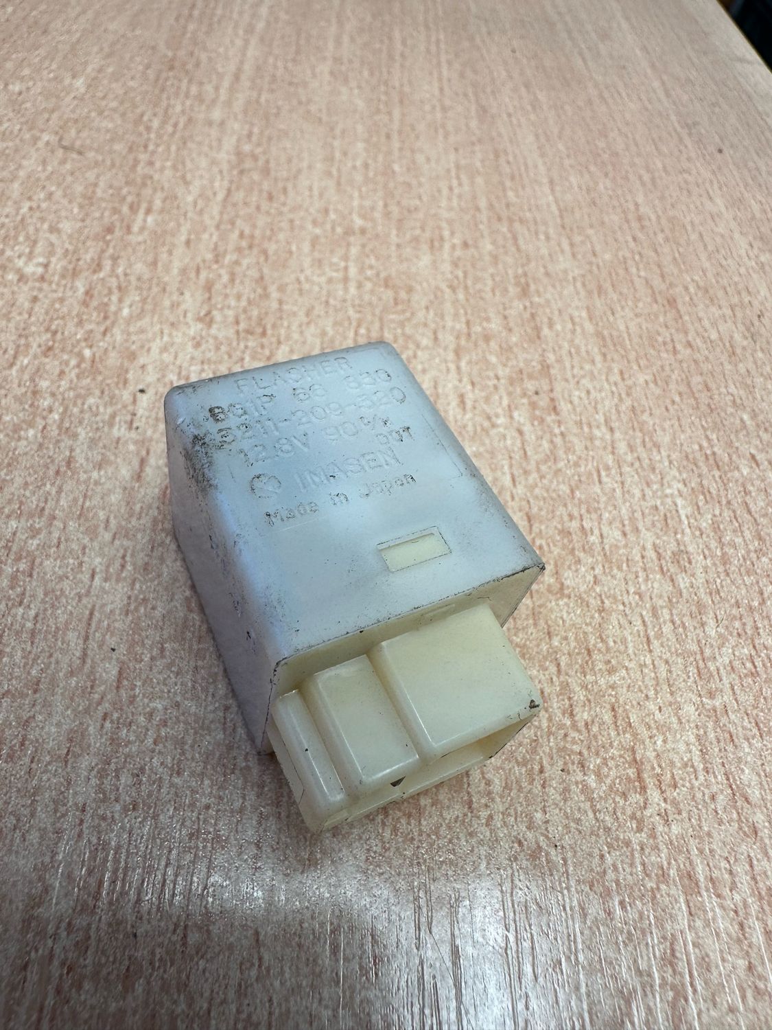 MAZDA MX5 HAZARD / FLASHER / INDICATOR RELAY 3211-209-320 (MK2 1998 - 2005)