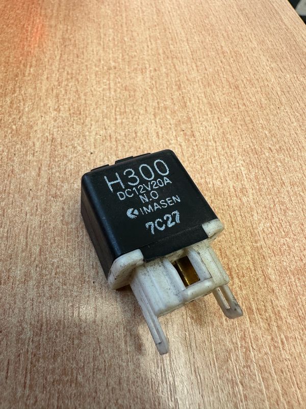 MAZDA  HONDA BLACK / WHITE 4 PIN MULTI USE IMASEN RELAY H300