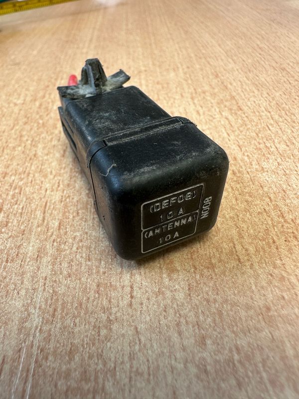 Mazda MX5 MK1 1989-1998 Antenna Defog Aerial Relay 10A N008