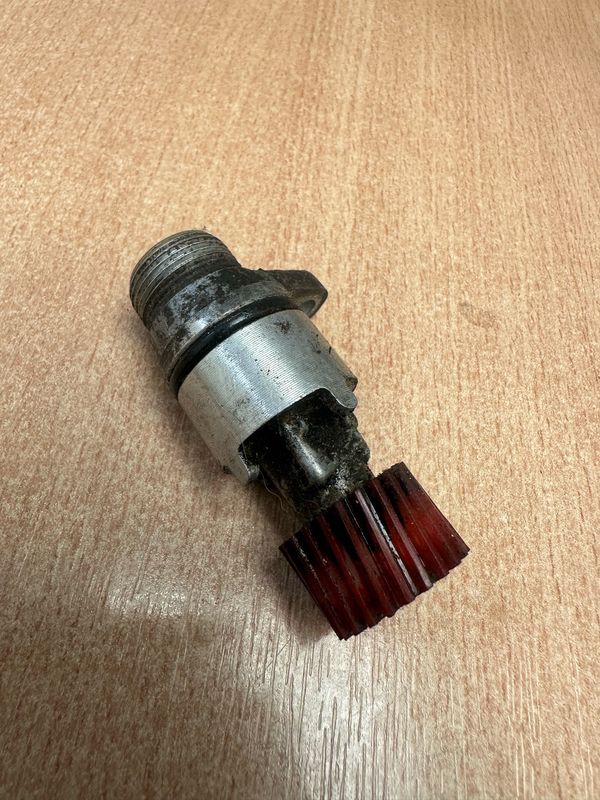 Mazda MX5 - Mk1 (NA) 89-98 - GEARBOX SPEED SENSOR - RED 3:9 ? speedo drive diff