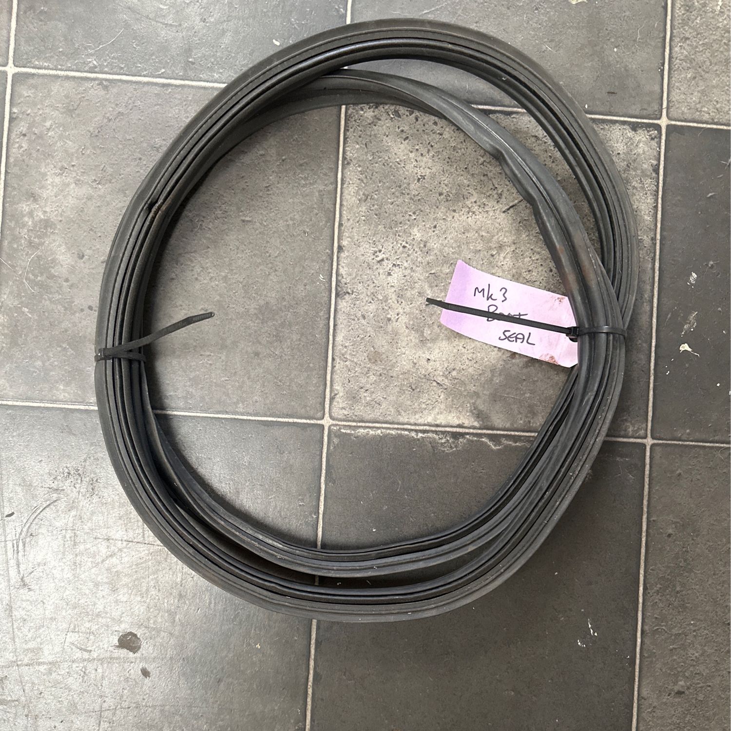 Mazda MX5 MK3 Eunos Boot Rubber Seal in Black