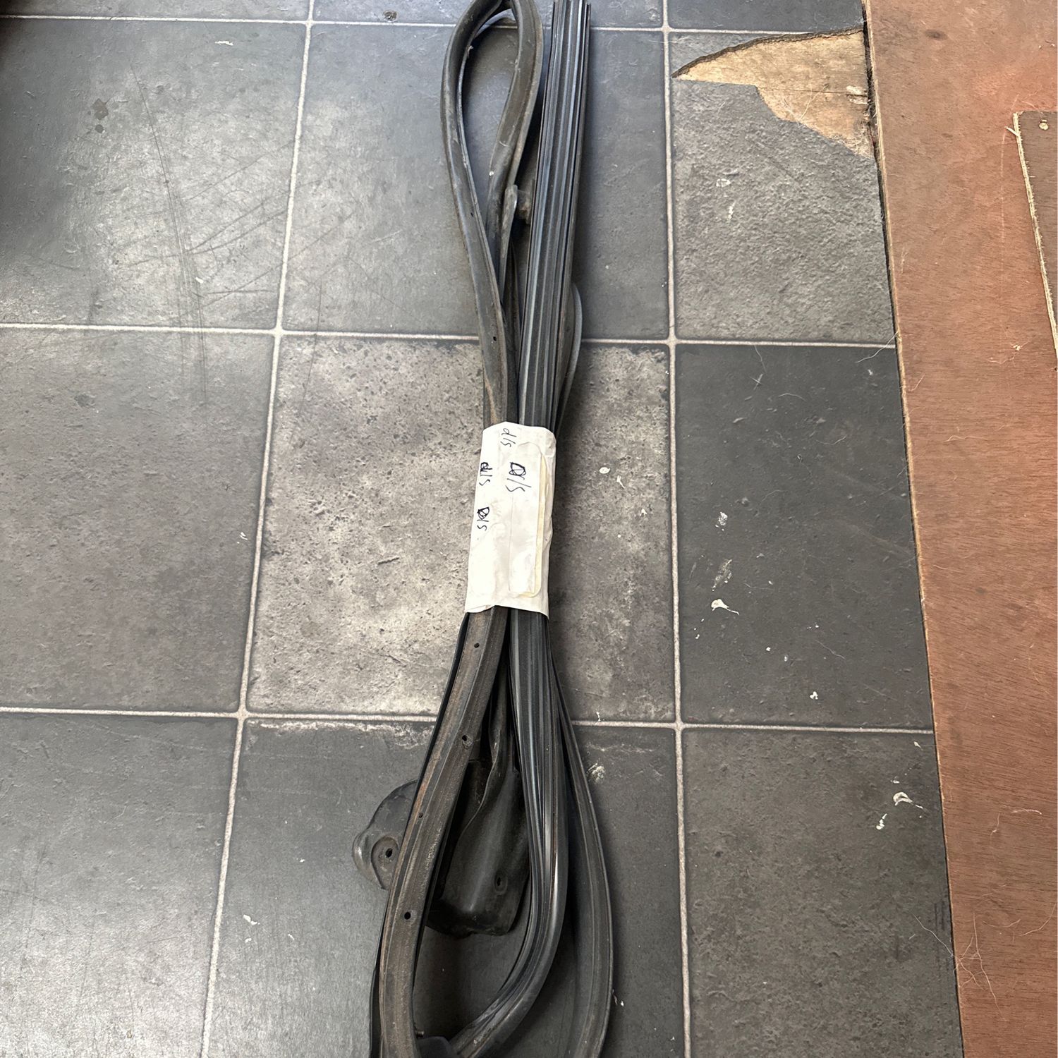 MX5 MK1 eunos DRIVERS SIDE OFF SIDE DOOR SEAL RUBBER