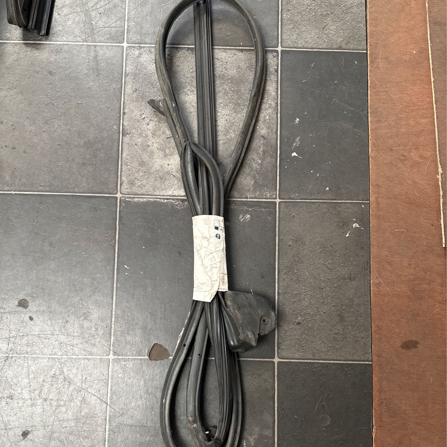 MX5 MK1 eunos PASSENGER SIDE NEAR SIDE DOOR SEAL RUBBER