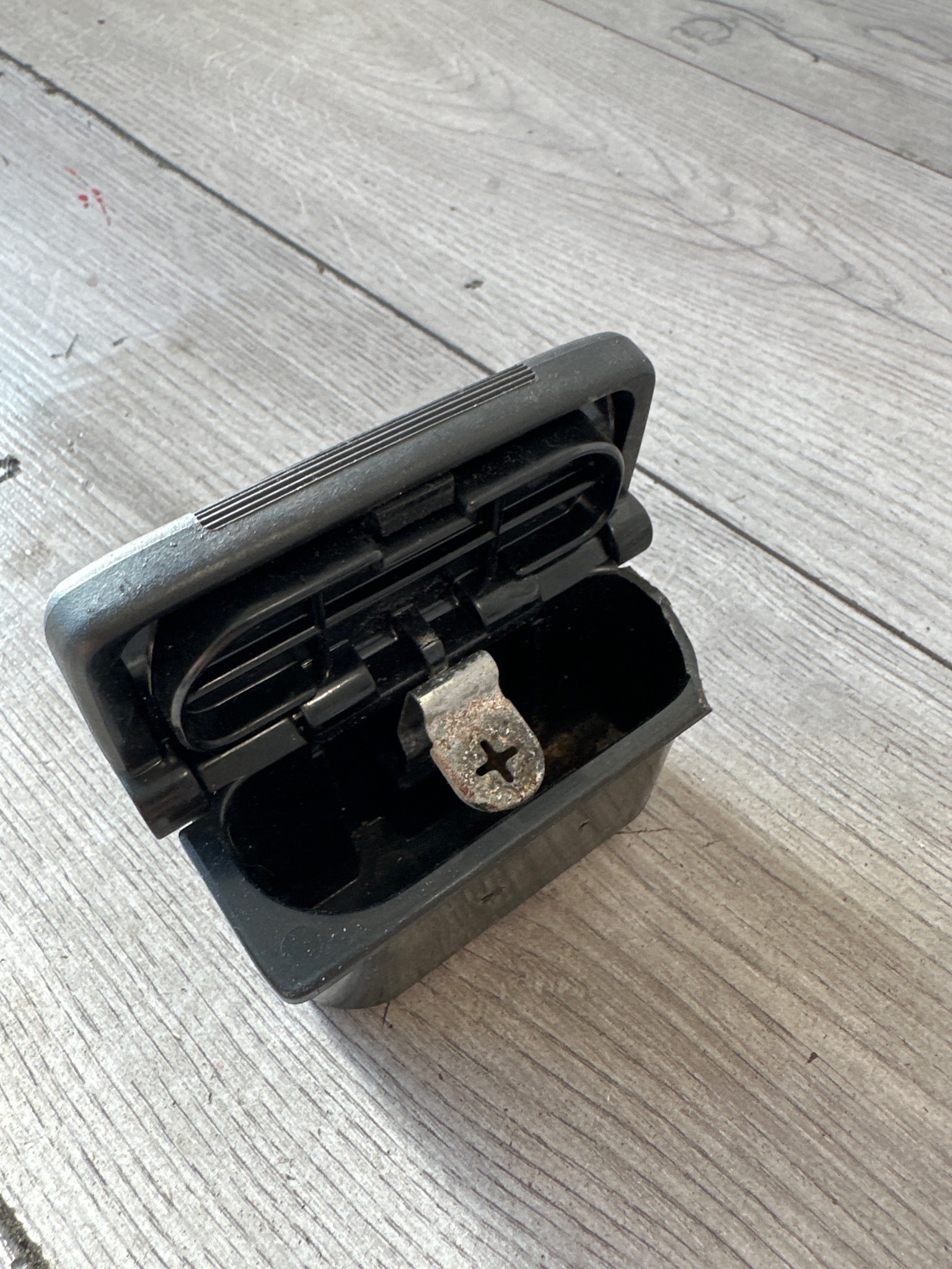 MAZDA MX5 EUNOS (MK2  - 1998 - 2001) ASHTRAY FROM CENTER CONSOLE