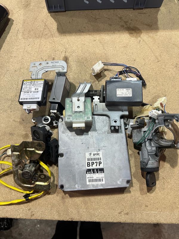 MAZDA MX5 BP7P C ECU & IMMOBILISOR SET / IGNITION LOCKS 1.8vvt (MK2.5 2001 - 2005)