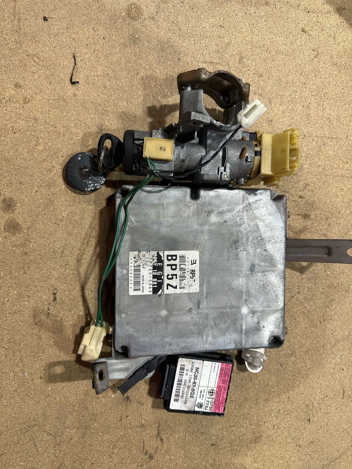 Mazda MX5 - Mk2 (NB) 98-00 - 1.8 ECU AND LOCK SET - BP5Z CODE - tan