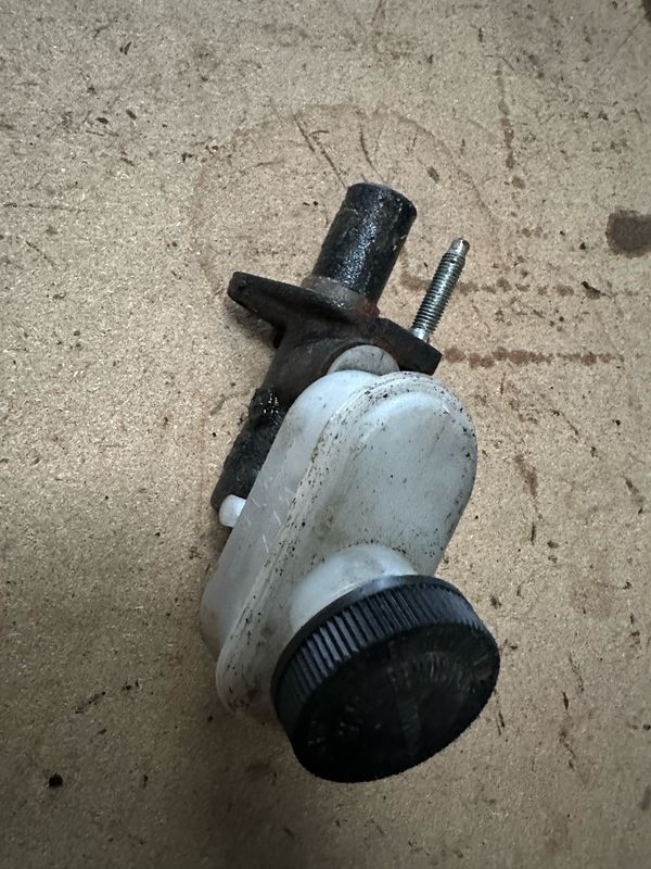 Mazda MX5 MX-5 Mk2 Mk2.5 1998-2005 Clutch Master Cylinder, Reservoir