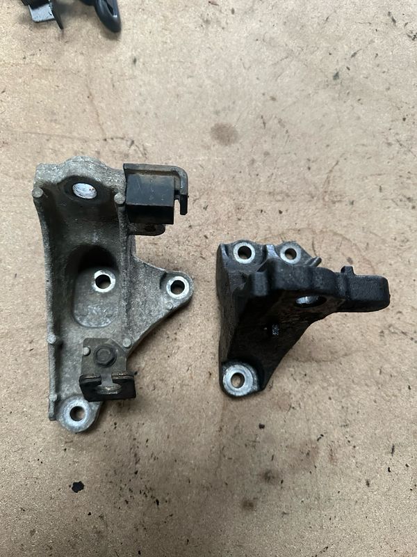 Mazda MX-5 NC MK3 Engine Mount Brackets Right + Left