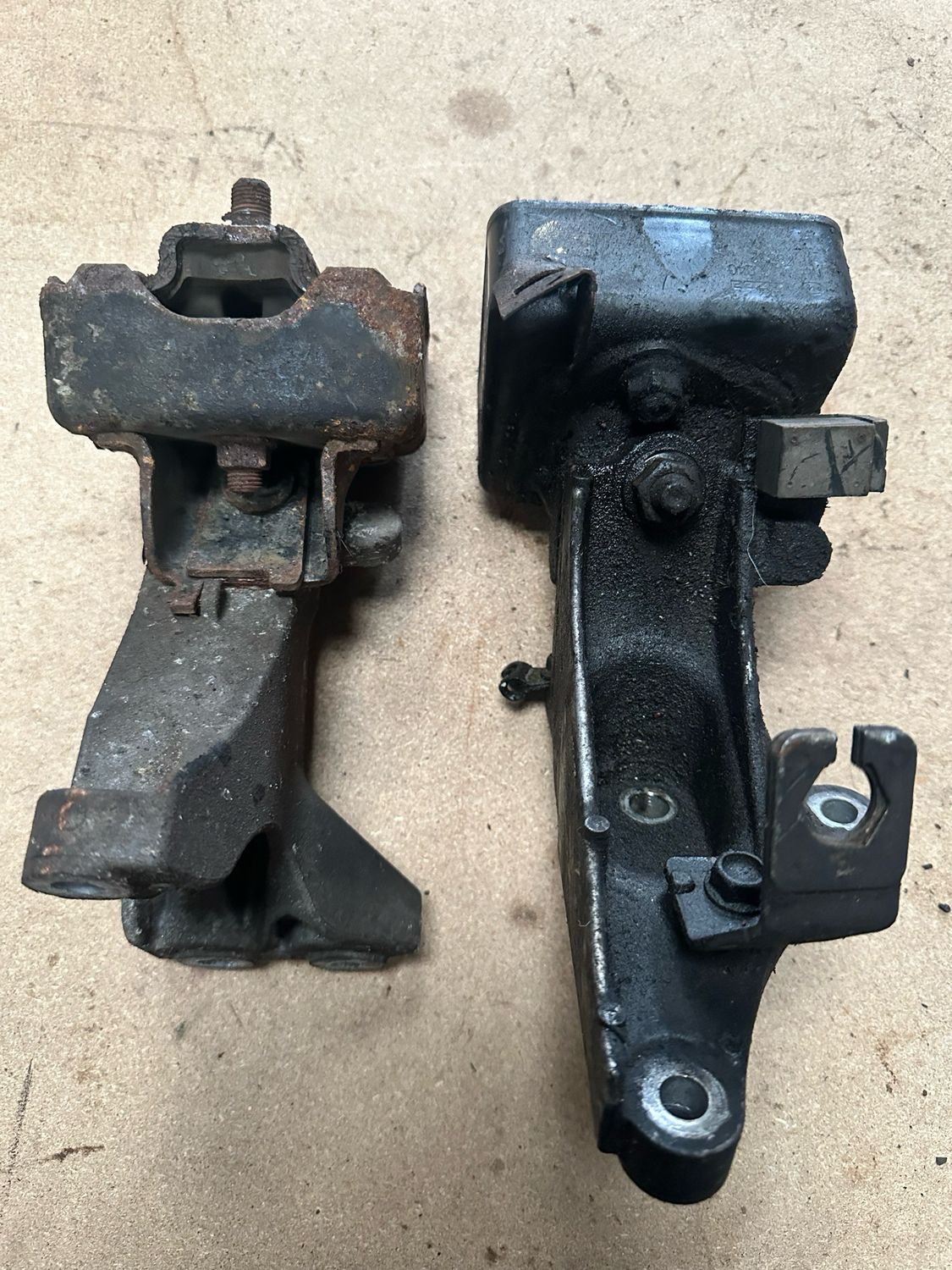 Mazda MX-5 NC MK3 Engine Mount Brackets Right + Left Complete SKU 00430