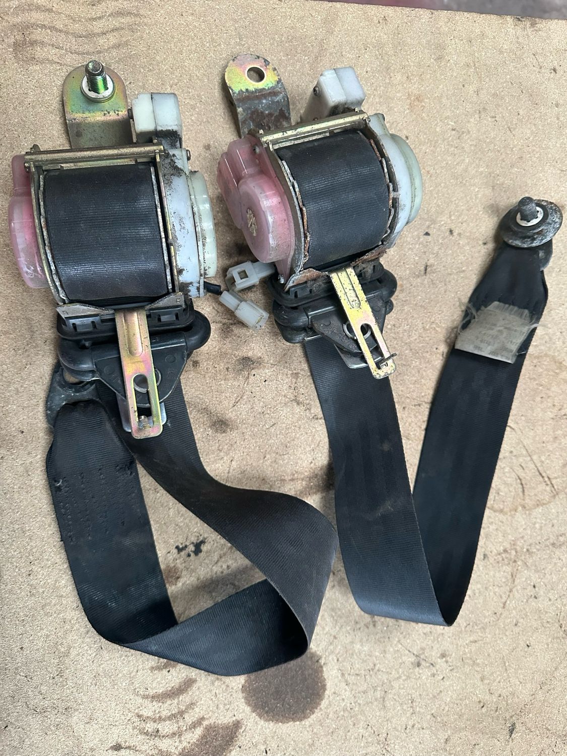 MAZDA MX5 EUNOS (MK1 1989 - 1997) PAIR OF SEAT BELTS - BLACK WITH CONNECTOR 90 91 92 93 94 95 96