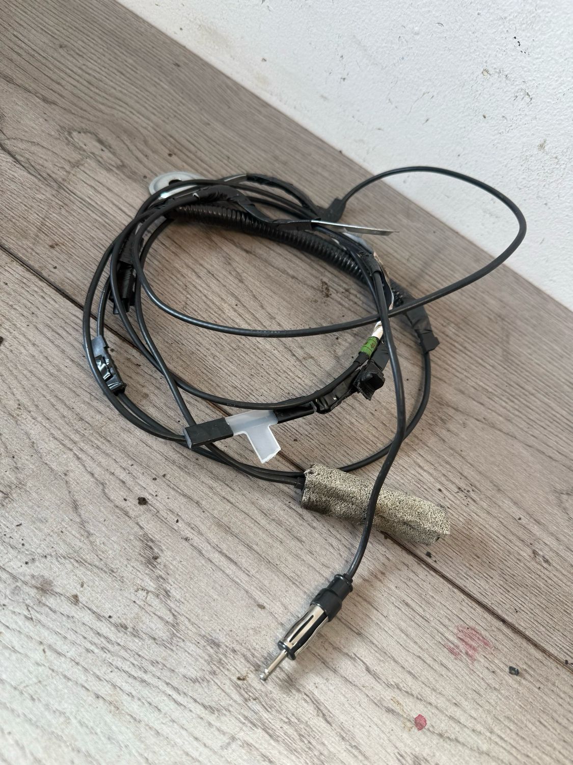 MX5 Mk1 AERIAL CABLE LOOM RADIO TO REAR Manual AERIAL NA01-66-9400 MX5 Mk1 AERIAL CABLE LOOM RADIO TO REAR Manual AERIAL NA01-66-9400