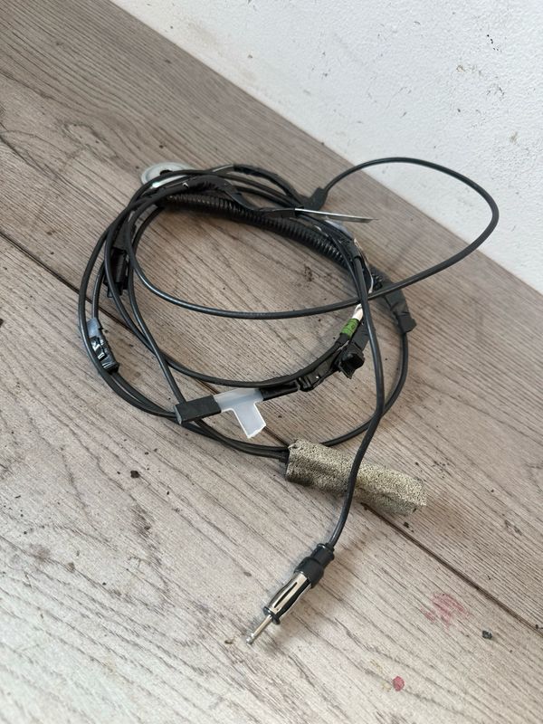 MX5 Mk1 AERIAL CABLE LOOM RADIO TO REAR Manual AERIAL NA01-66-9400 MX5 Mk1 AERIAL CABLE LOOM RADIO TO REAR Manual AERIAL NA01-66-9400