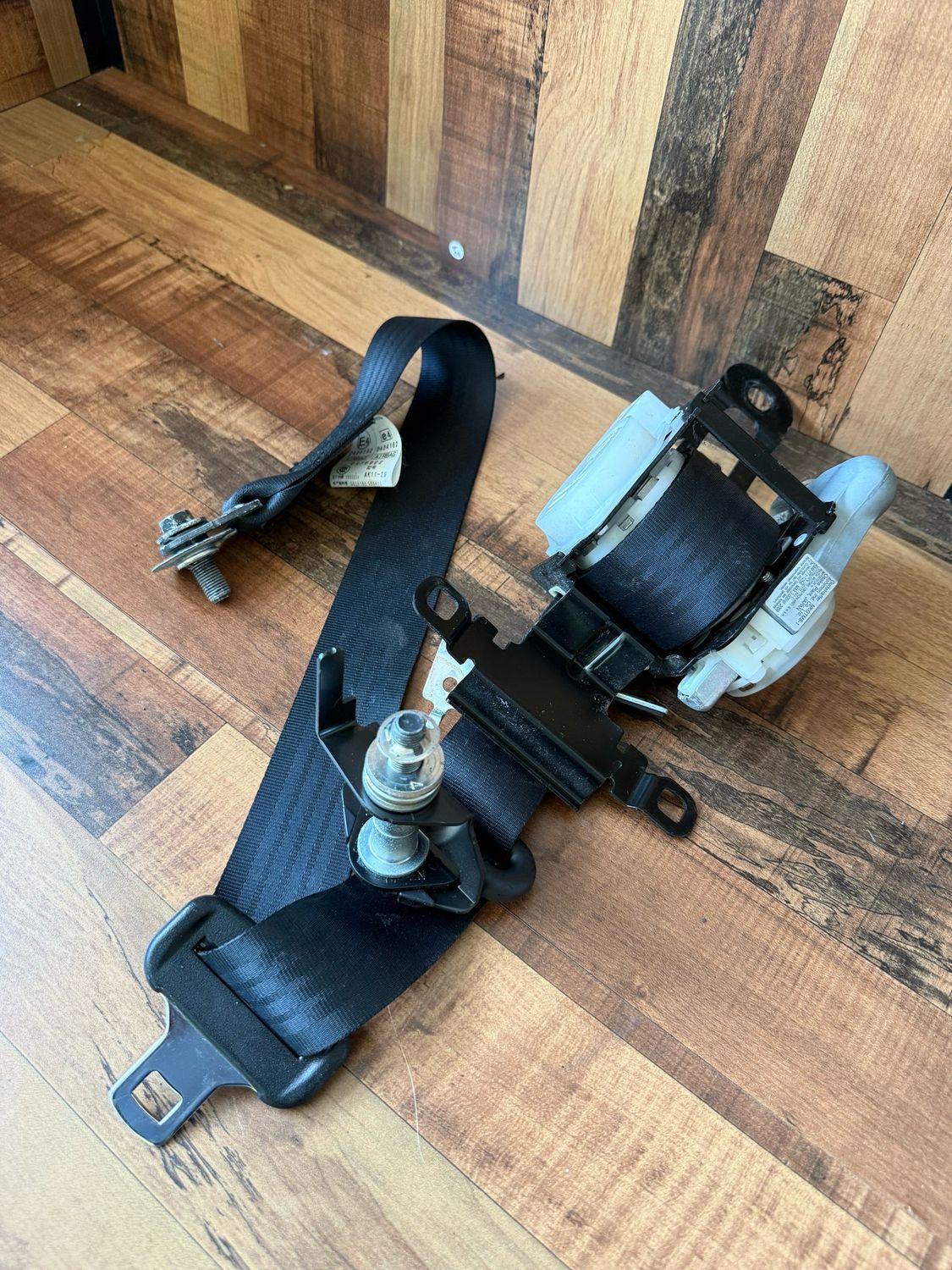 Mazda MX5 - Mk3 (NC) 05-15 - SEAT BELT - NEARSIDE / LEFT / PASSENGER SIDE UK