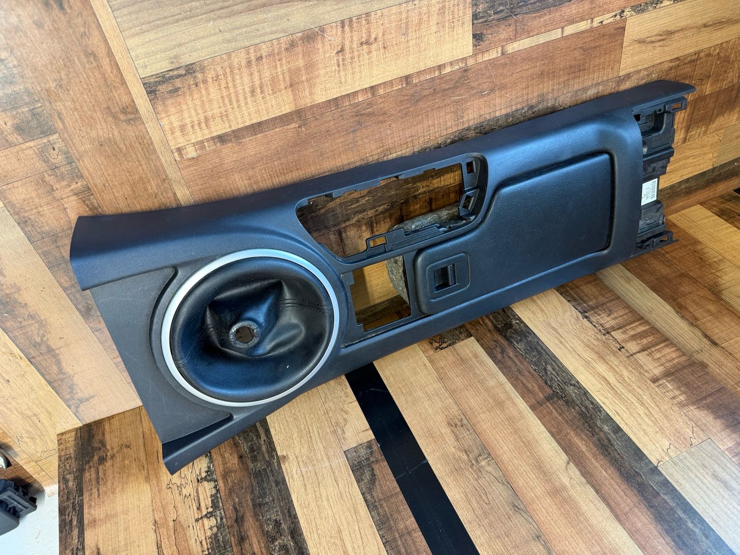 Mazda MX-5 Mk3 NC2/3 Centre Console NH5264421 Mazda MX-5 Mk3 NC2/3 Centre Console NH5264421