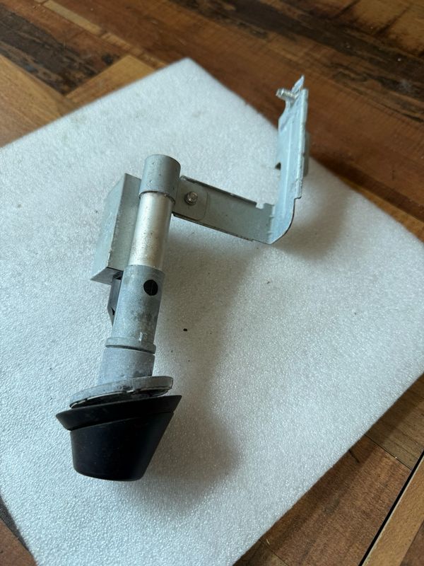 Mazda MX5 - Mk3 (NC) 05-15 - RADIO AERIAL BASE - OEM arial Mazda MX5 - Mk3 (NC) 05-15 - RADIO AERIAL BASE - OEM arial