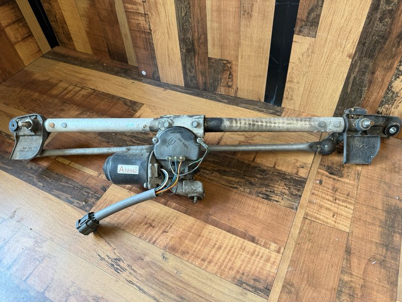 MAZDA MX5 MK3 NC 2005-2015 Front Windscreen Wiper Motor andinkage NF0431141 MAZDA MX5 MK3 NC 2005-2015 Front Windscreen Wiper Motor andinkage NF0431141