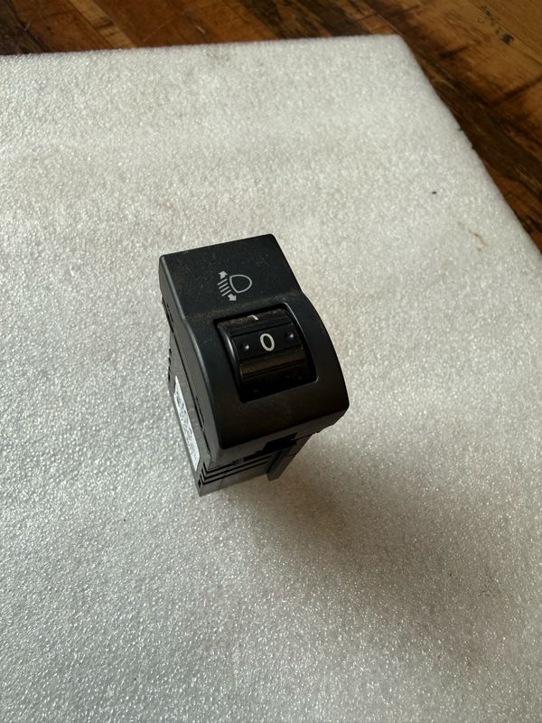 MX5 MK3/NC 1.8/2.0 - Headlamp Height / Headlight Height Adjustment Switch MX5 MK3/NC 1.8/2.0 - Headlamp Height / Headlight Height Adjustment Switch