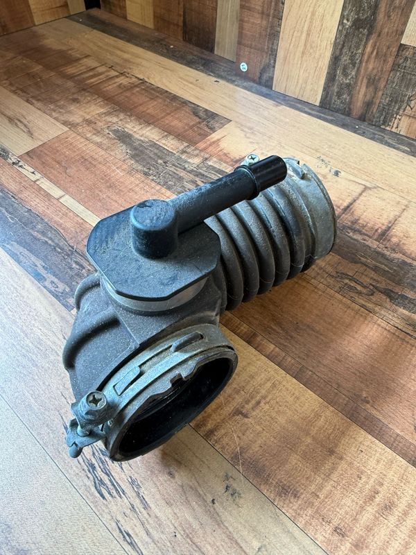 Mazda MX5 MK3 NC2 1.8/2.0 Engine Throttle Hose Elbow & Breather 2009-2014 Mazda MX5 MK3 NC2 1.8/2.0 Engine Throttle Hose Elbow & Breather 2009-2014