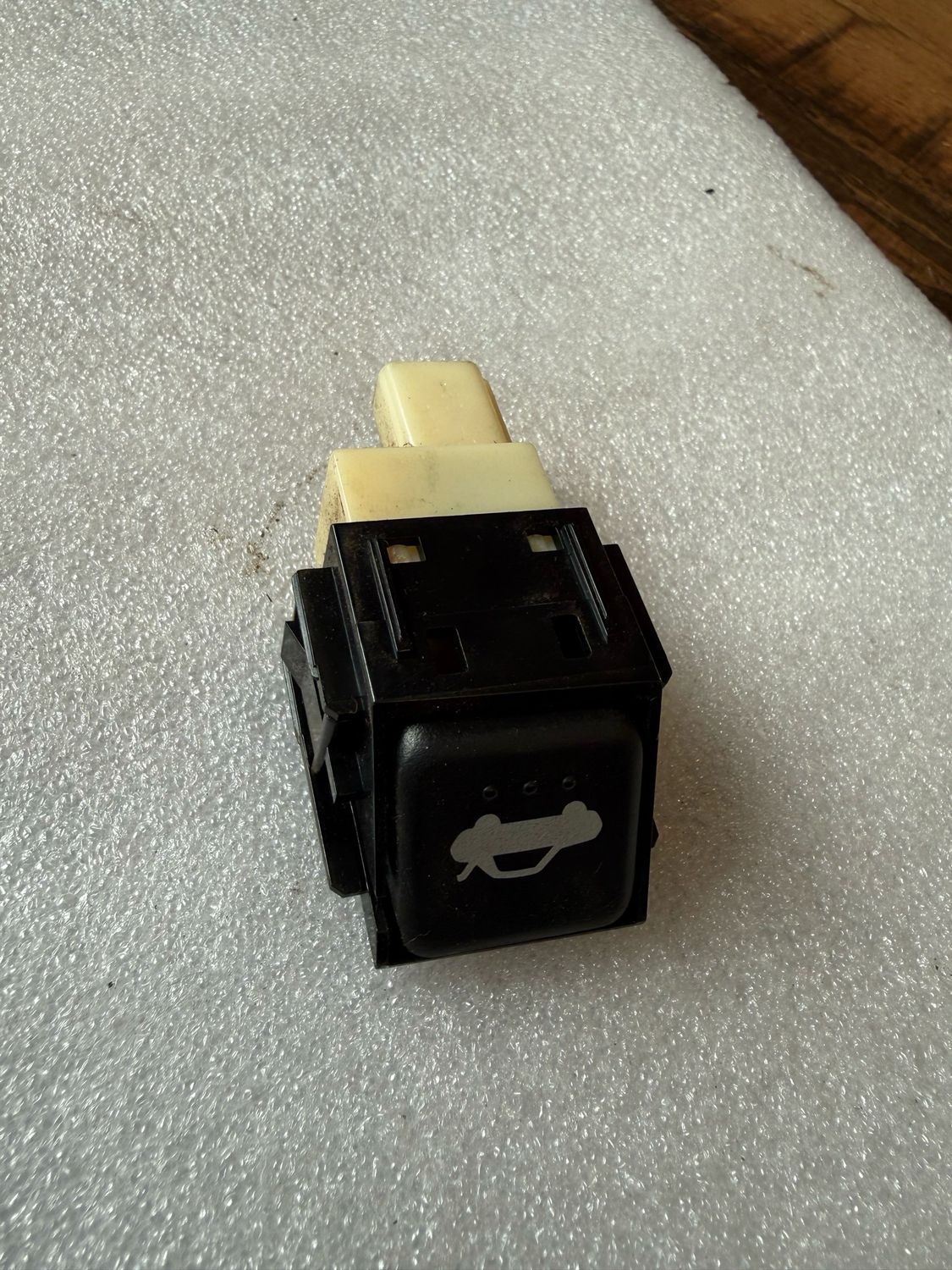 Mazda MX5 MK3 NC 05-15 Boot Release Switch Button MK3.5 MK3.75 Mazda MX5 MK3 NC 05-15 Boot Release Switch Button MK3.5 MK3.75
