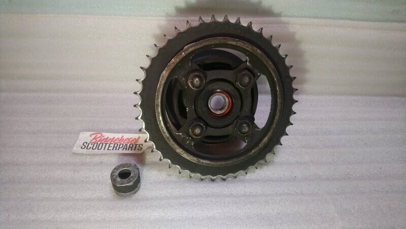 Kettenradträger Honda CBR 125 R JC39