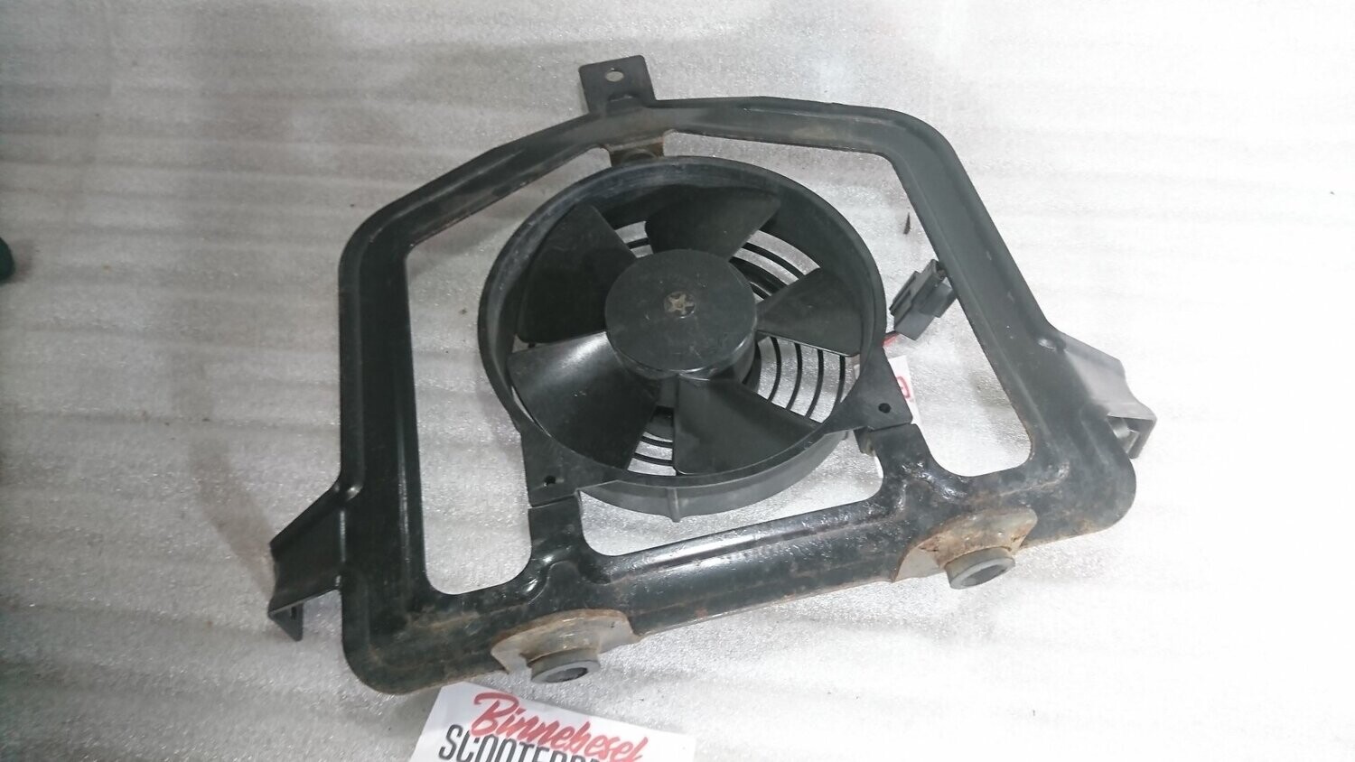 Rahmenteil Aprilia Scarabeo 125 Radiatorhalter + Lüfter
