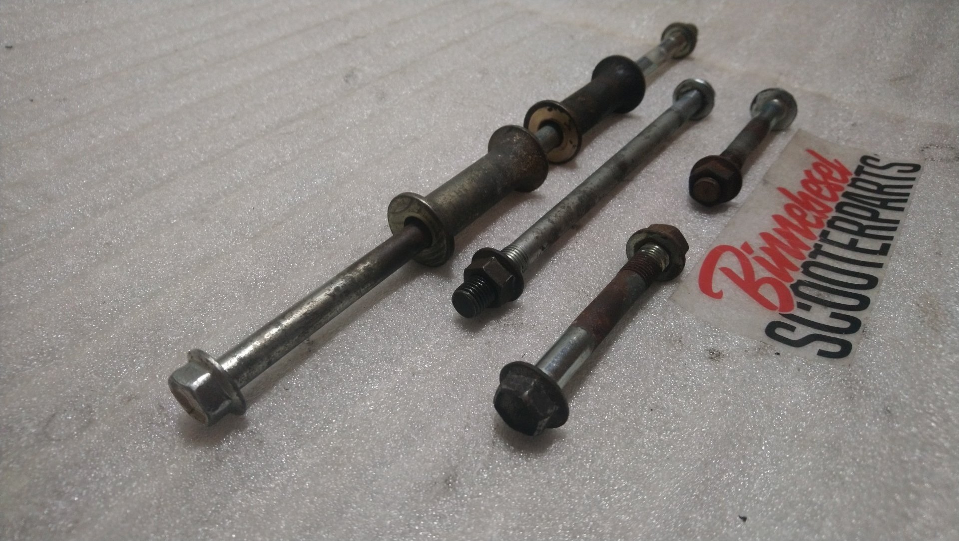 Motorhalteschrauben Yamaha FZR 600 3HE