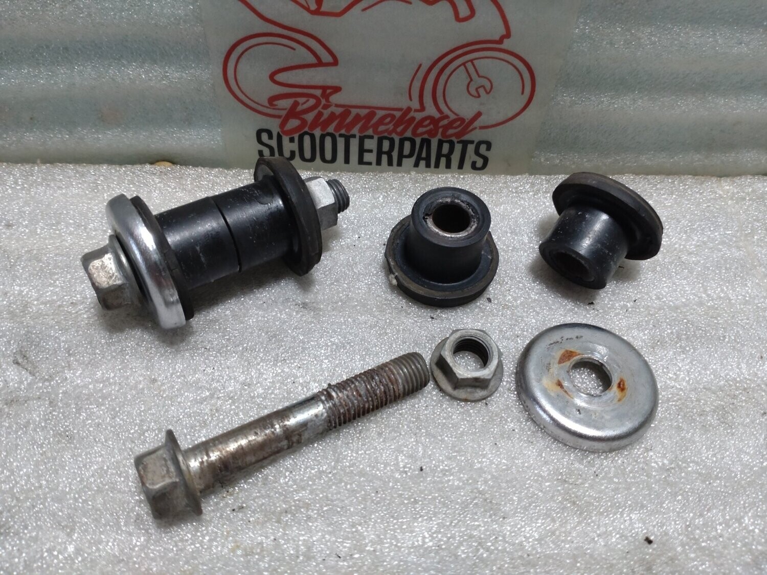 Halterung Kawasaki LTD 450 Auspuff Silentgummi Paar