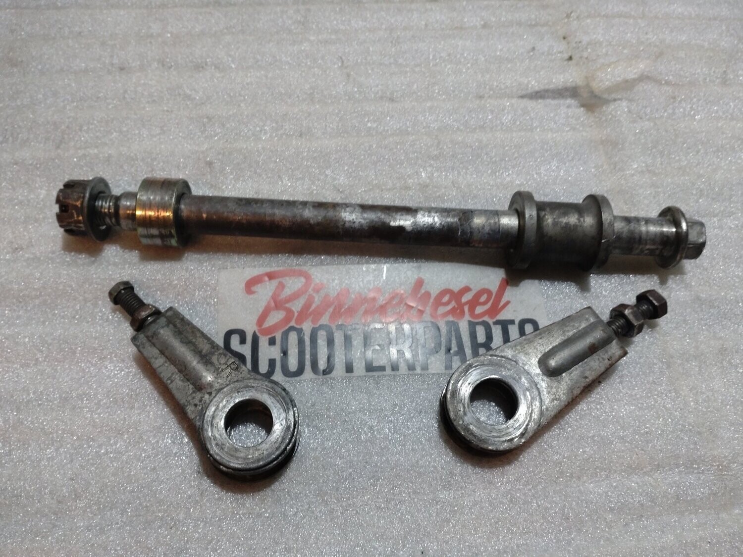 Achse Yamaha XS 400 12E Hinterrad +Kettenspanner