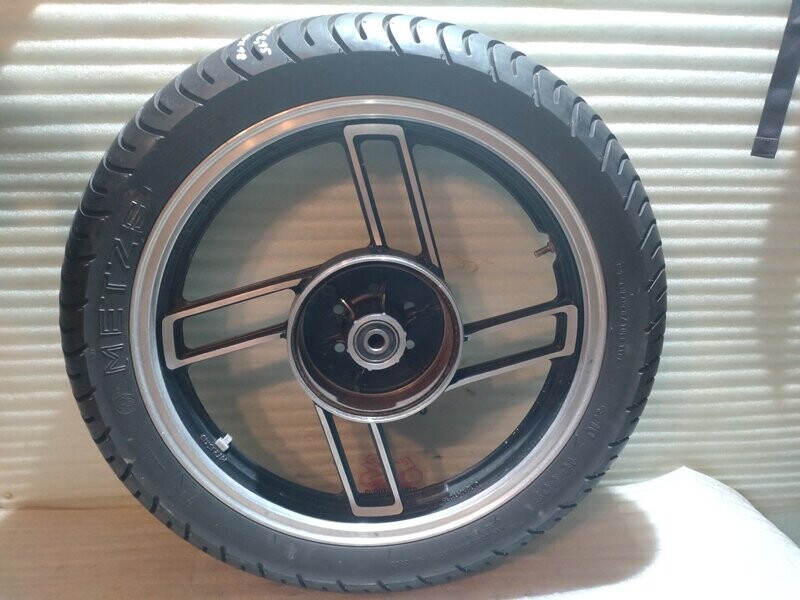Felge Yamaha XS 400 12E Hinterrad J18xMT2,15 +Reifen 4,10x18