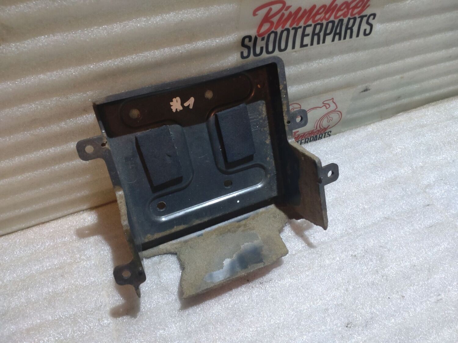 Verkleidung Aprilia Classic 125 Batteriekasten Hälfte #1