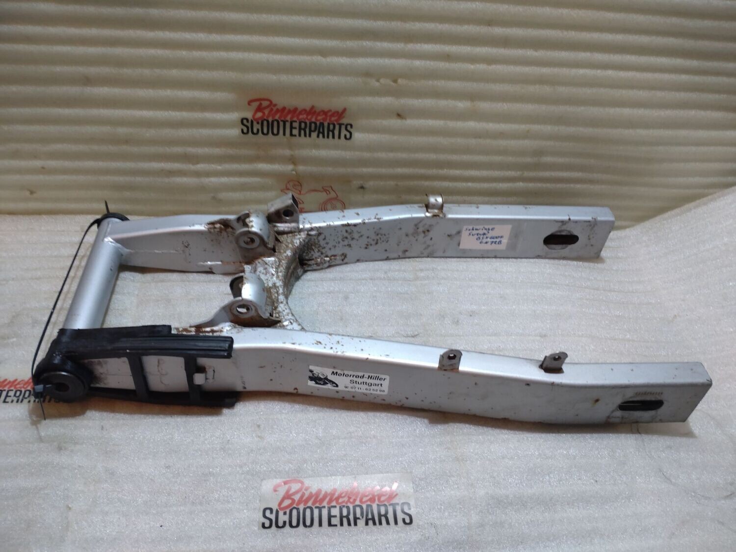 Schwinge Suzuki GSX 600 F GN72B Hinterrad