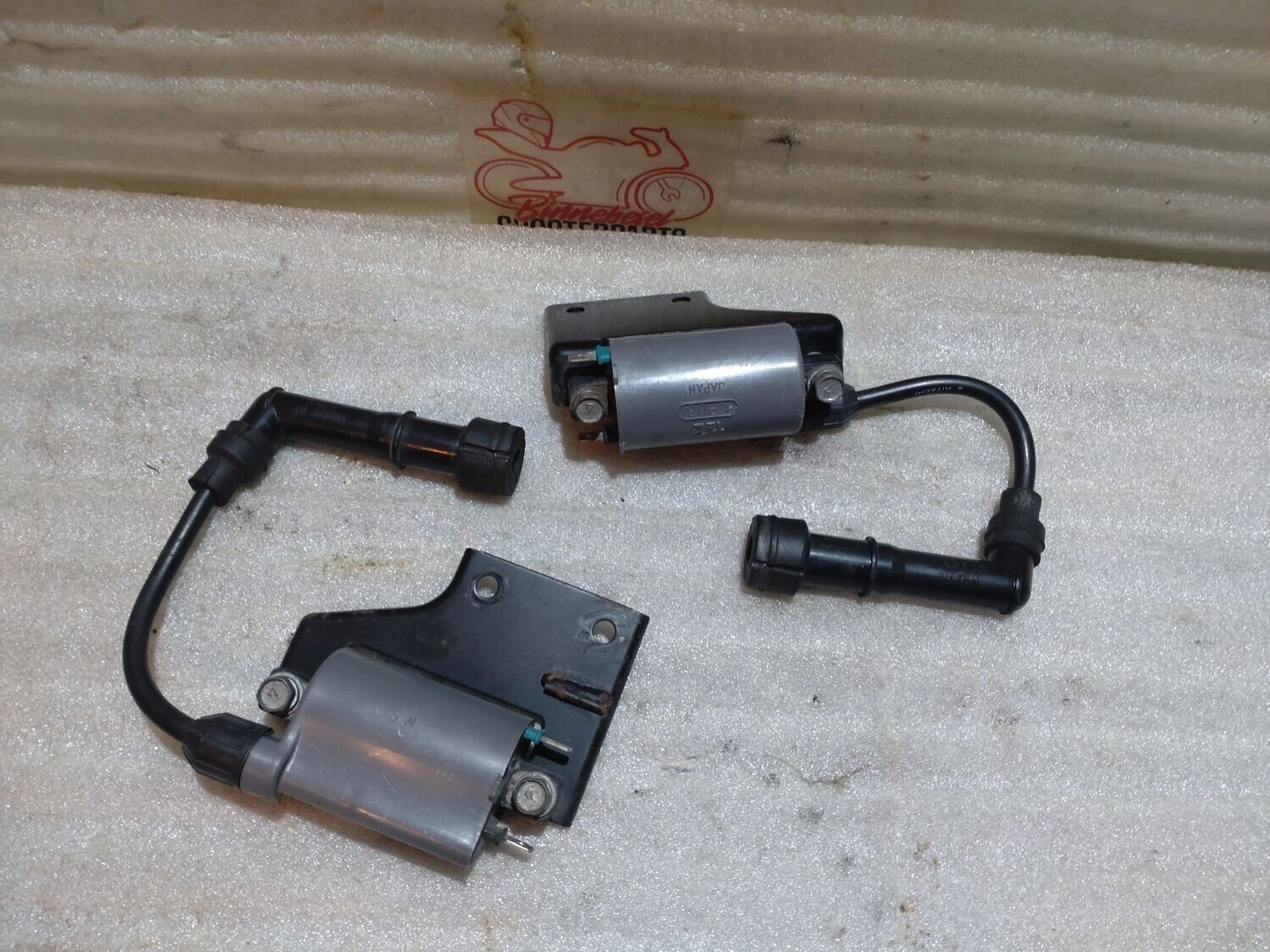 Zündspulen Kawasaki GPZ 500s EX500A Paar +Halter