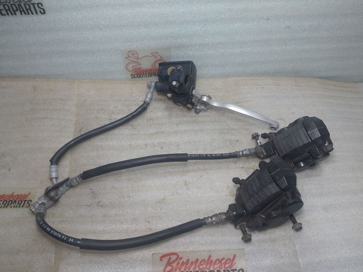 Bremsanlage Suzuki GSX 600 F GN72B Vorn #2 Komplett (Bremszylinder evtl undicht)
