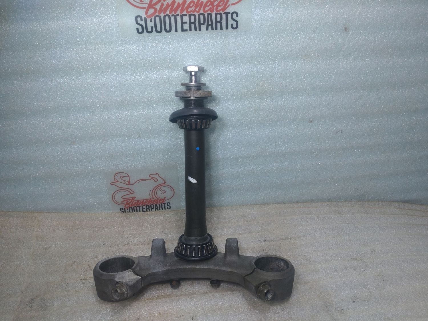 Gabelbrücke Suzuki GSX 600 F GN72B Unten #2 +Steuersatz