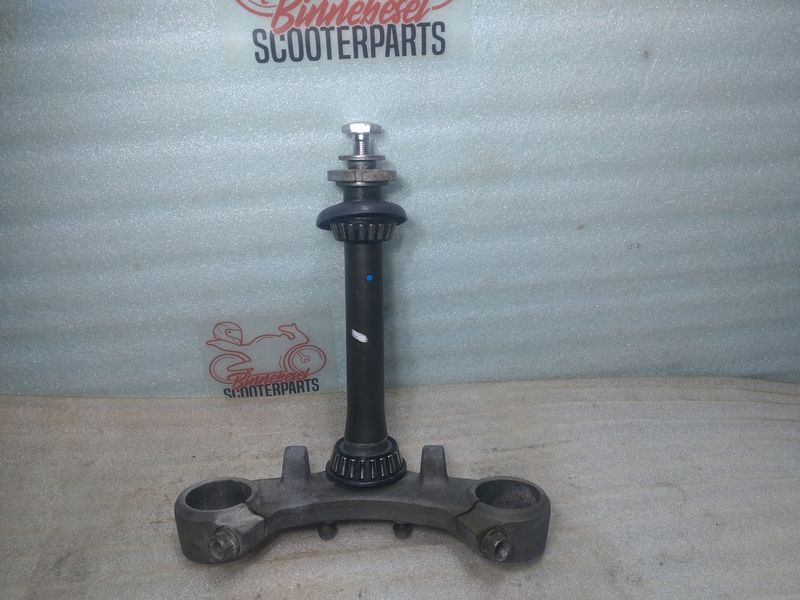 Gabelbrücke Suzuki GSX 600 F GN72B Unten #2 +Steuersatz