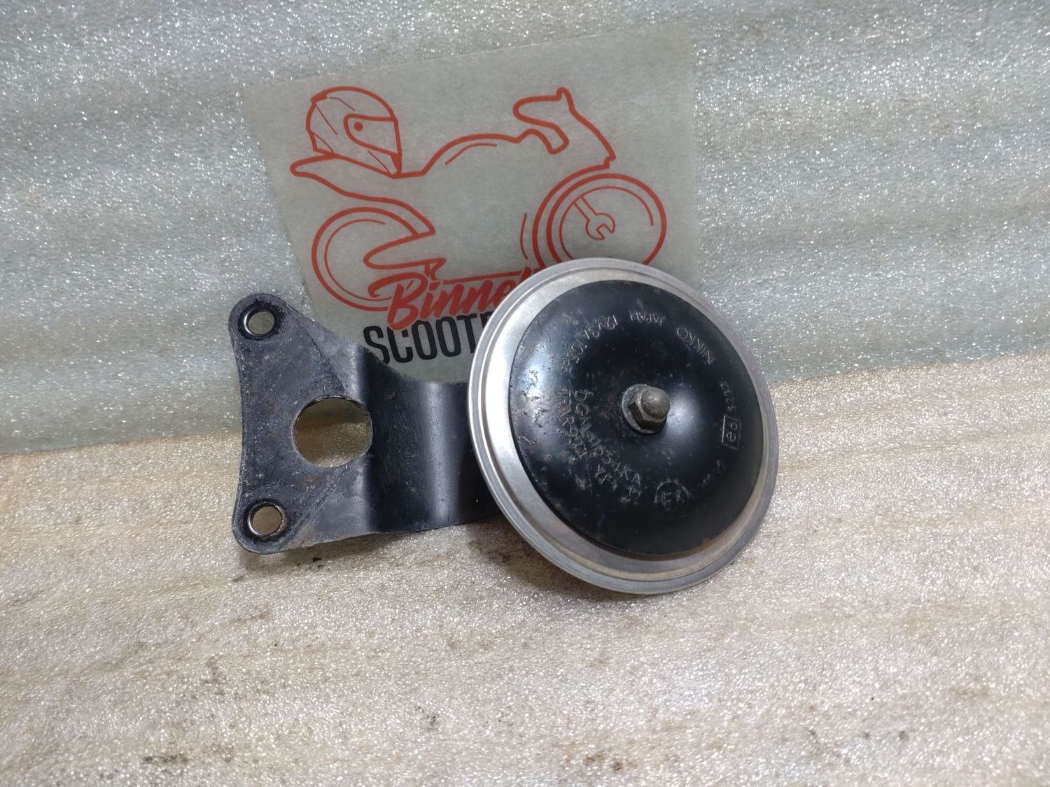 Hupe Suzuki GSX 600 F GN72B #2 Nikko 12V 3A 105dB