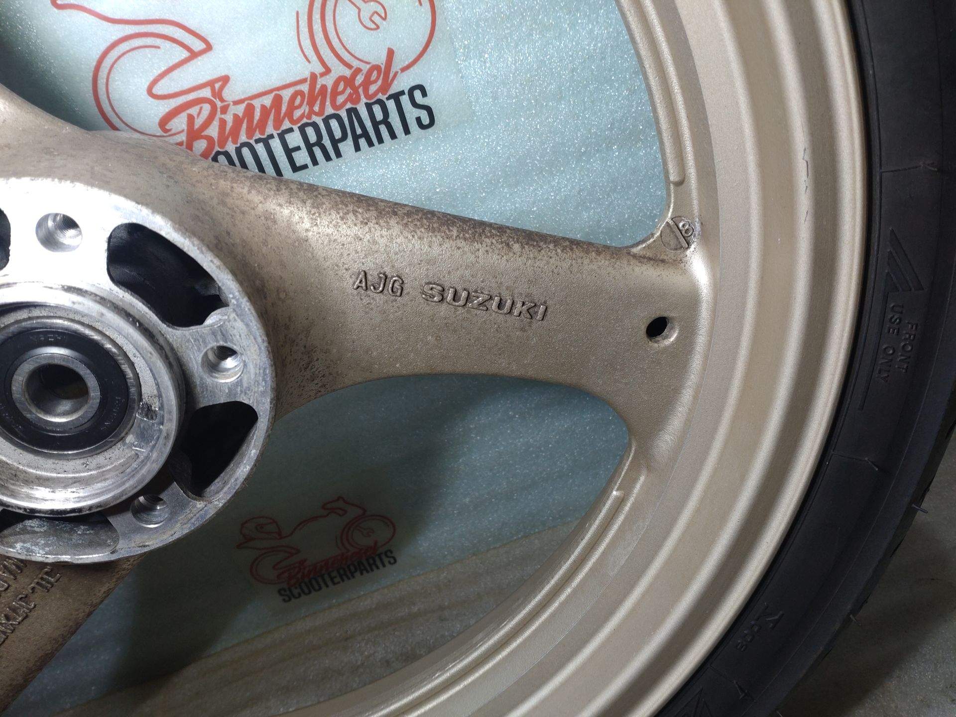 Felge Suzuki GSX 600 F GN72B Vorderrad #2 J17xMT3,00 +Reifen 110/80-17