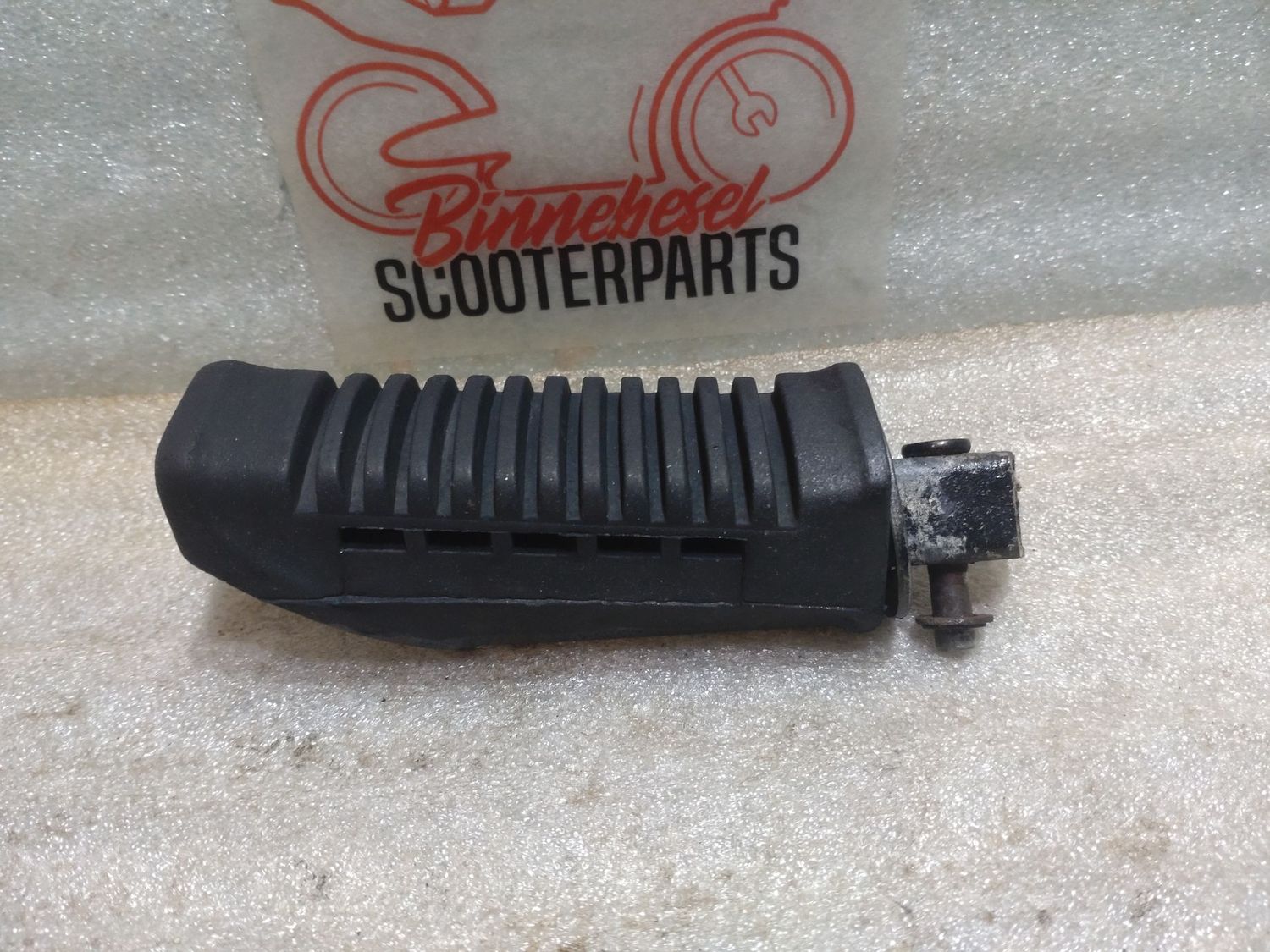 Fußraste Suzuki GS 500 E GM51B Sozius Links