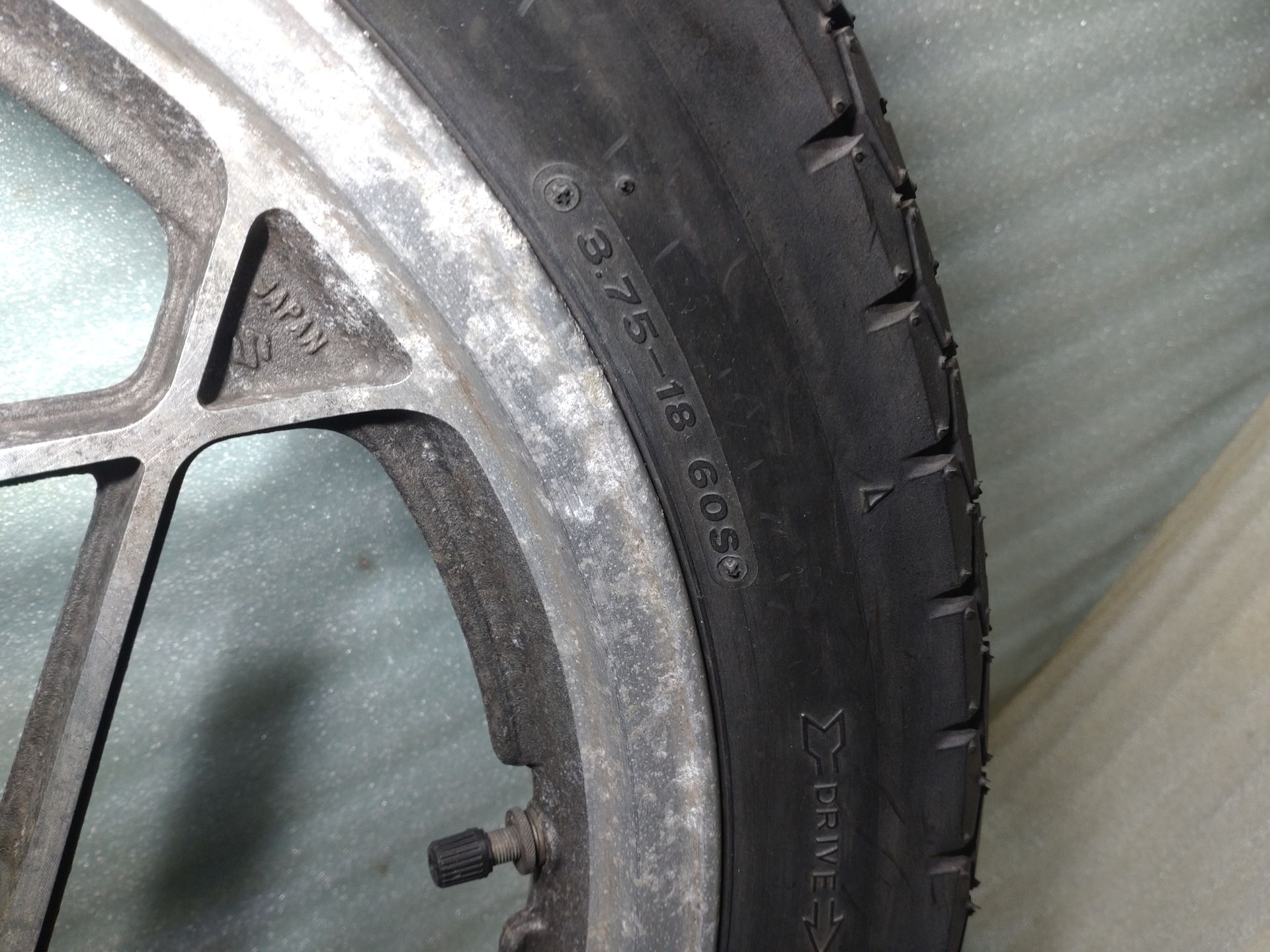 Felge Suzuki GSX 400 E GK53C #1 Hinten J18x1,85 +Reifen 3,75x18