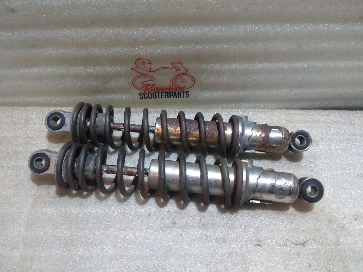 Federbein Suzuki GSX 400 E GK53C Paar #2 325mm Showa 4441