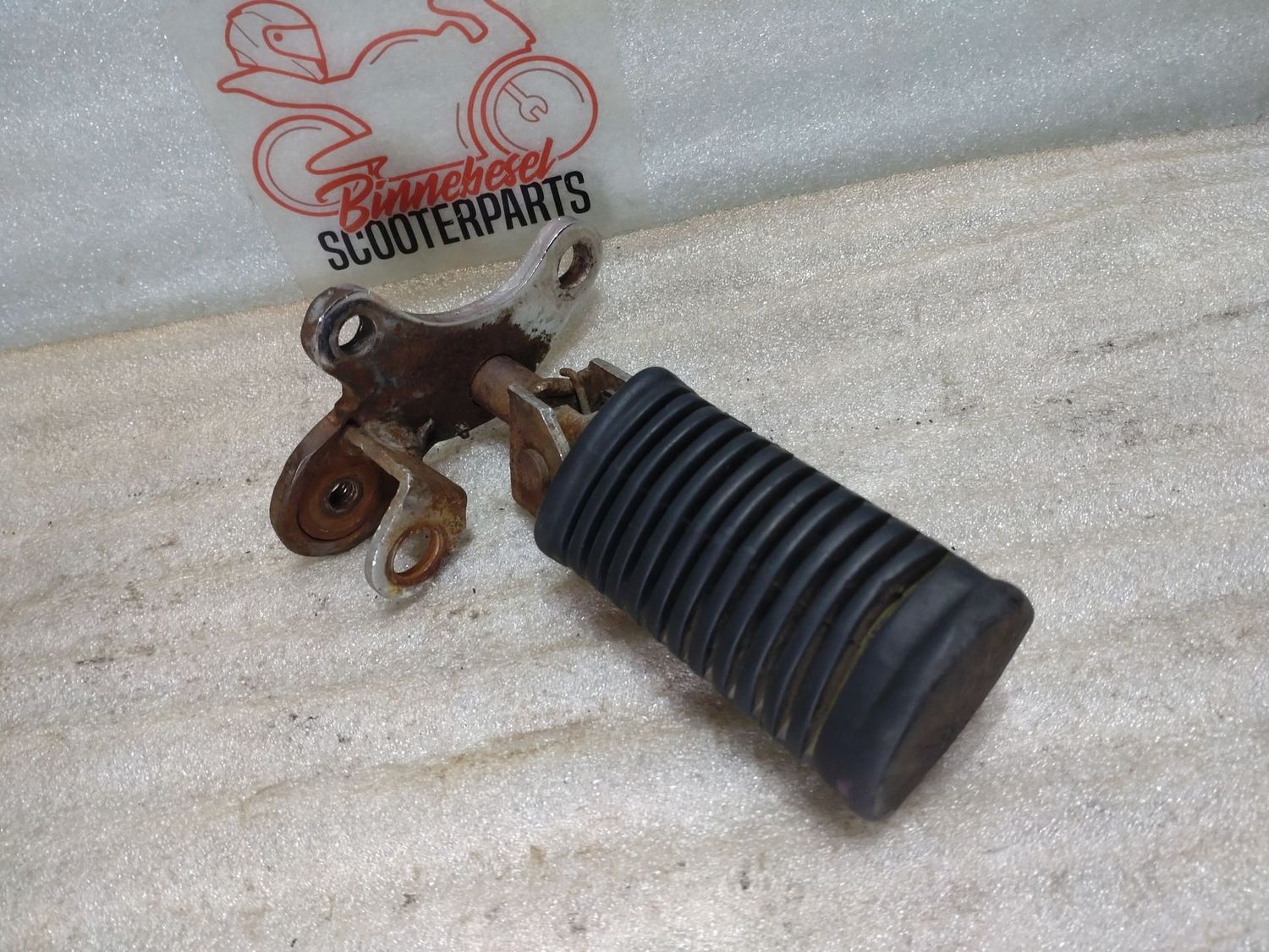 Fußraste Suzuki GSX 400 E GK53C Fahrer Links #2 +Halter