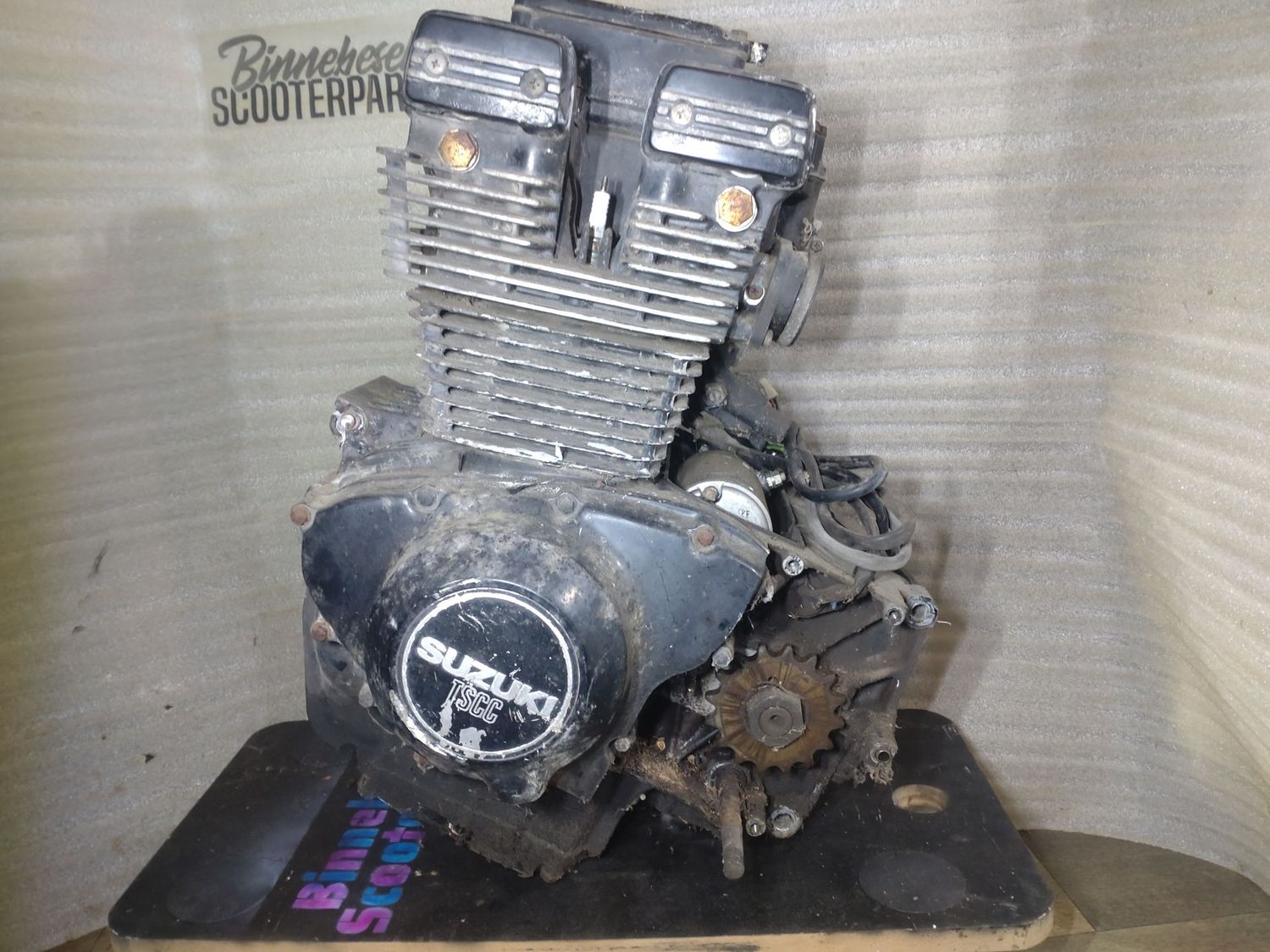 Motor Suzuki GSX 400 E GK53C #2 Komplett K504-105364 Bastler (Aufhängeschraube gerissen)