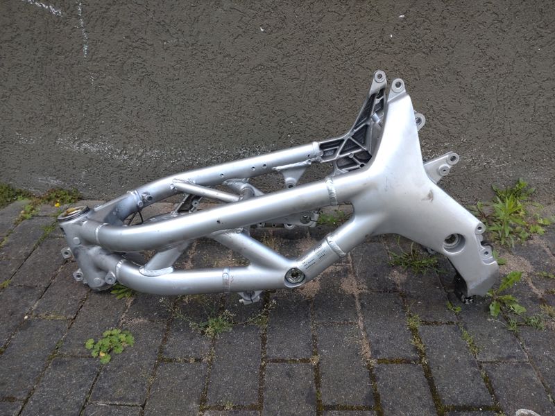 Fahrgestell Suzuki SV 650 S AV1 JS1AV111100103253 +Brief