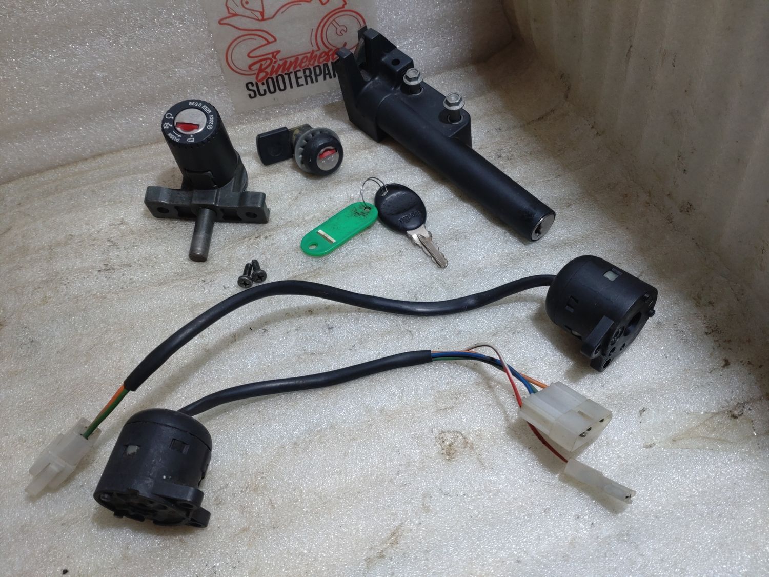 Schlosssatz Aprilia SR50 Komplett +1 Schlüssel +beide Zündschalter Minarelli & Piaggio Morini