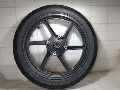 Felge Honda CBR 125 R JC34 Hinterrad #2 J17MCxMT2,15 +Reifen 110-80-17MC von 2020