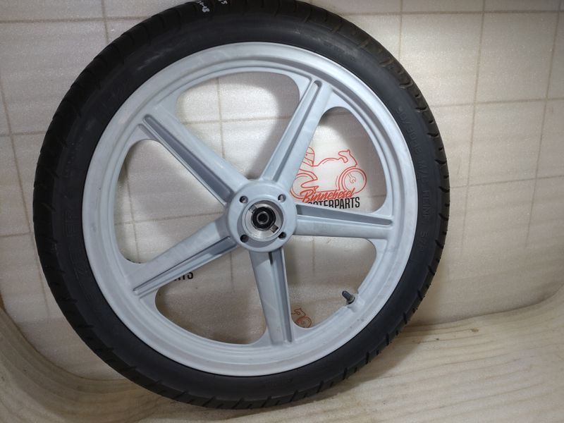 Felge Hyosung Cruise 2 GA125 Vorderrad #2 J18x1,85 +Reifen 90-90-18