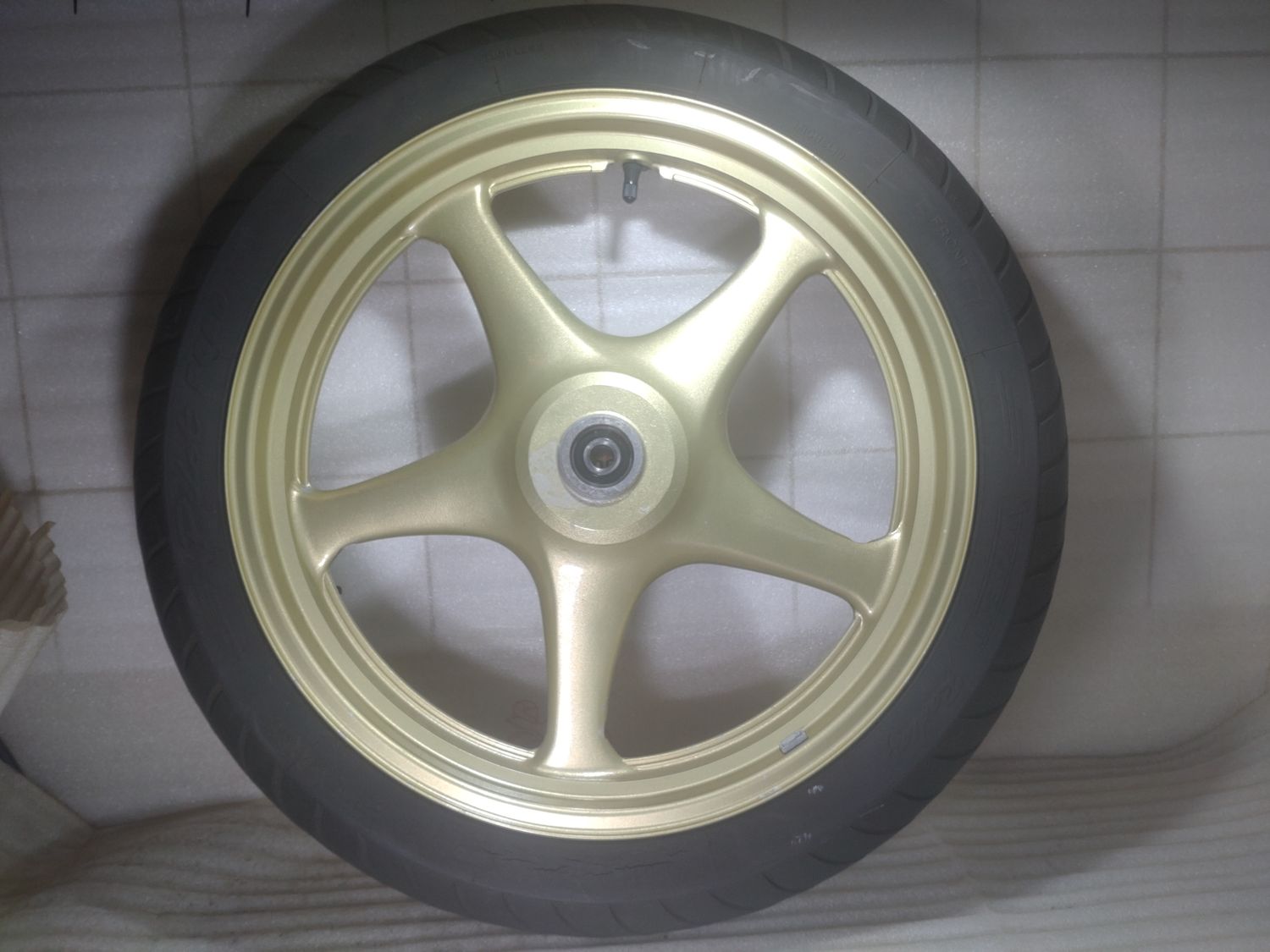 Felge Suzuki VX 800 VS51B Vorn J18xMT3,00 +Reifen 110-80-ZR18