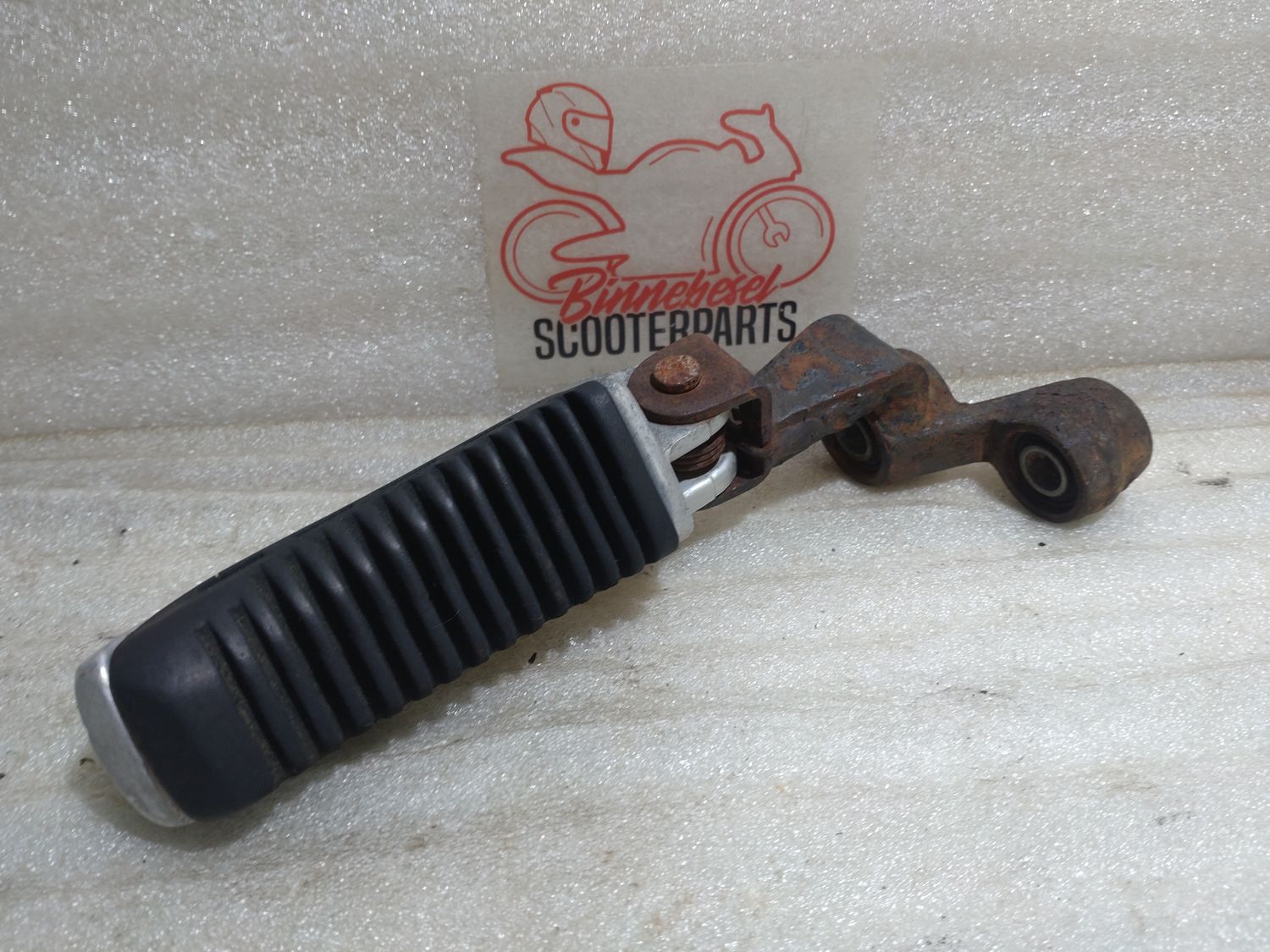 Fußraste Suzuki VX 800 VS51B Fahrer Links +Halter